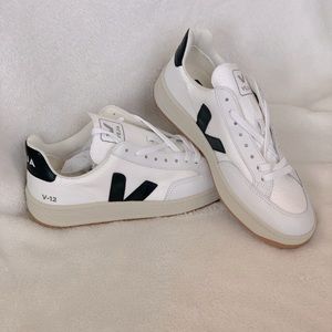 Veja V12 Sneakers Brand New Women’s size 8